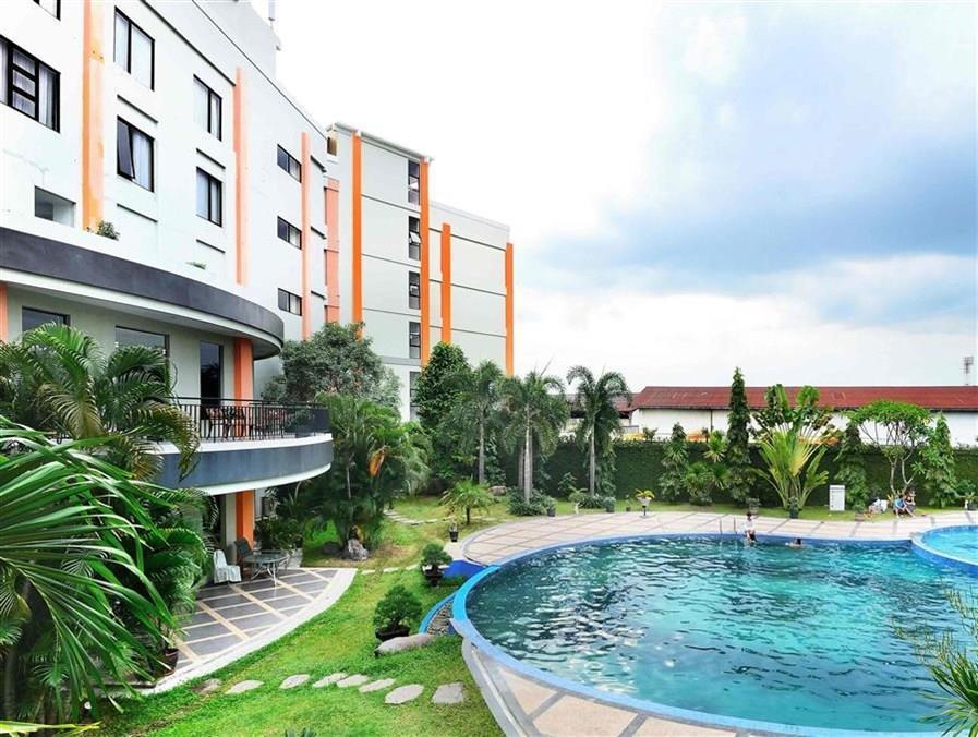 The Sun Hotel Sidoarjo Exterior photo