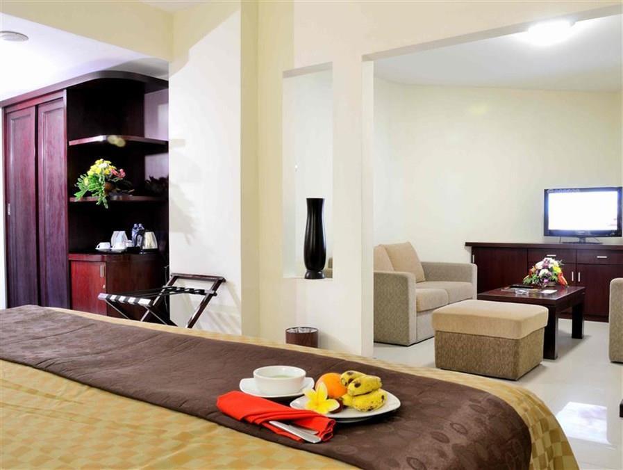 The Sun Hotel Sidoarjo Exterior photo
