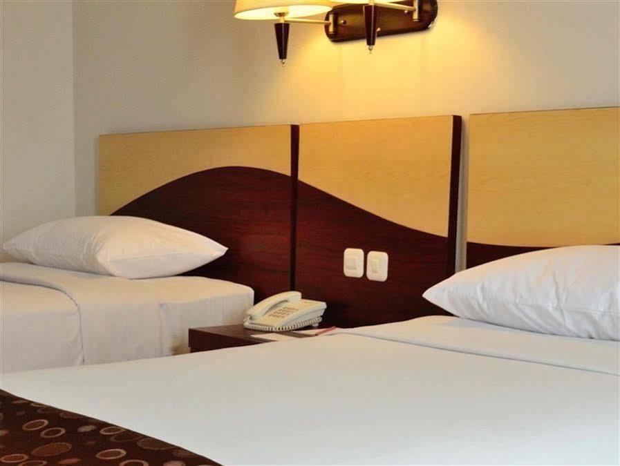 The Sun Hotel Sidoarjo Exterior photo