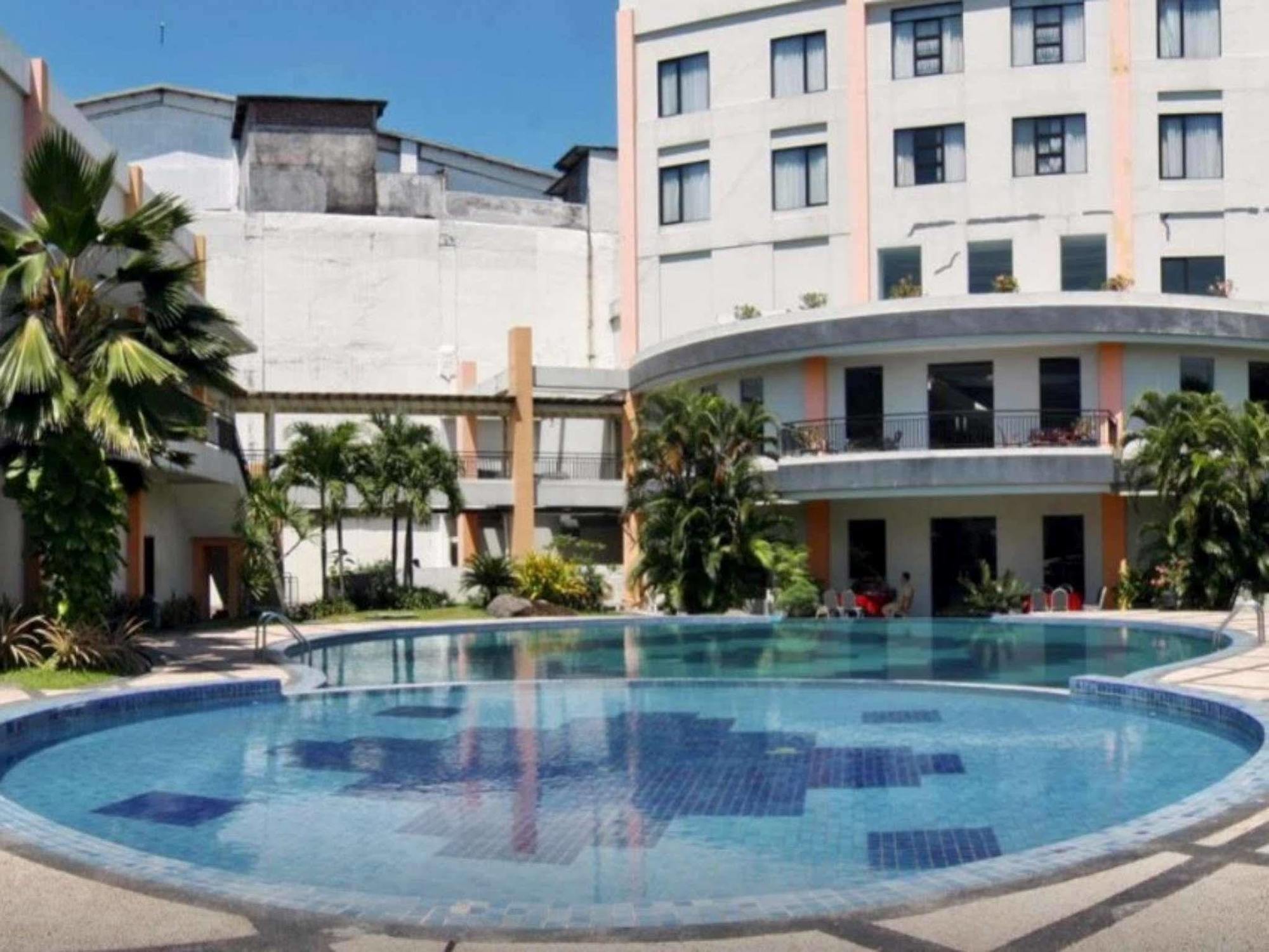 The Sun Hotel Sidoarjo Exterior photo