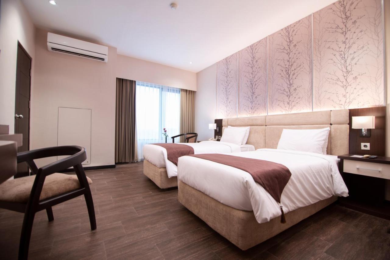 The Sun Hotel Sidoarjo Exterior photo