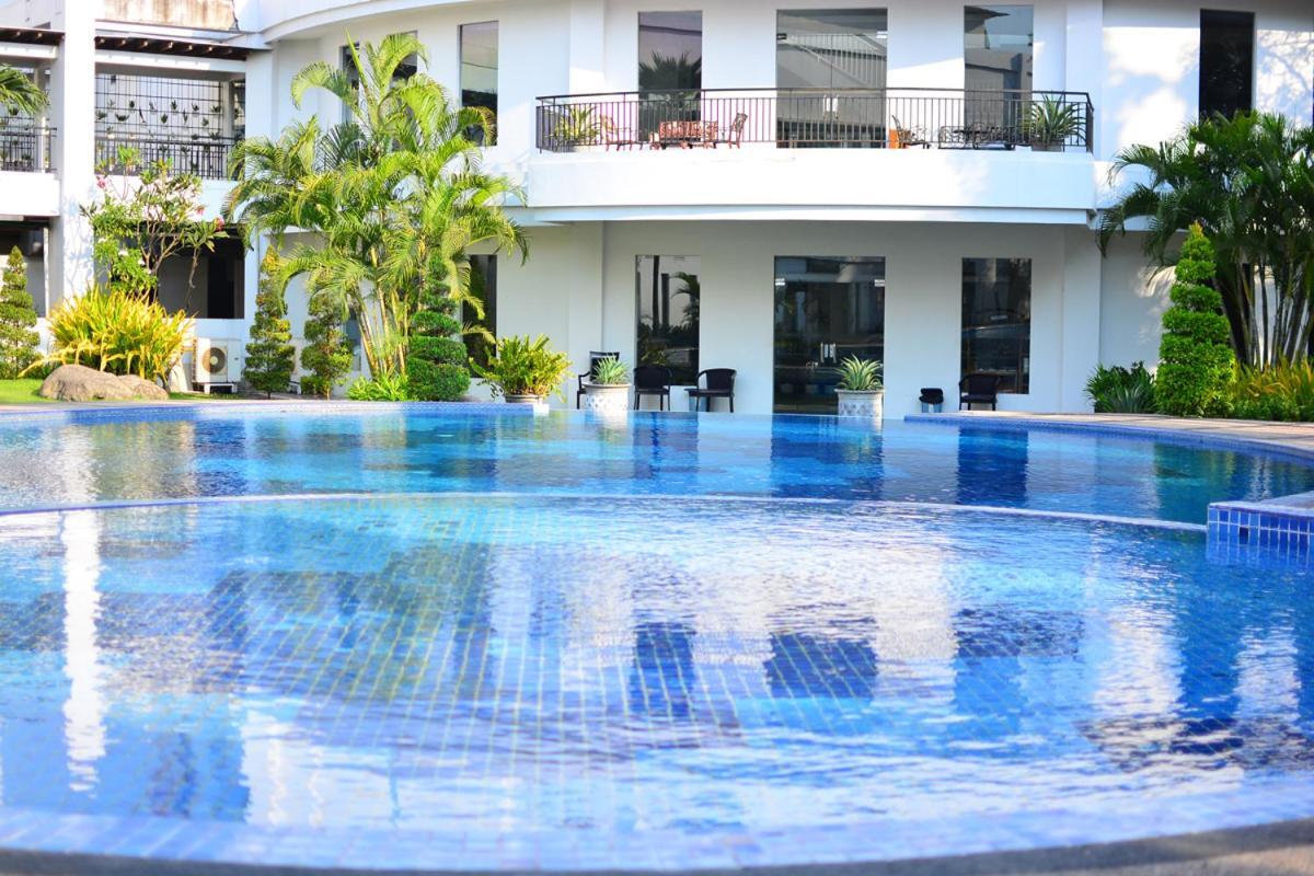 The Sun Hotel Sidoarjo Exterior photo