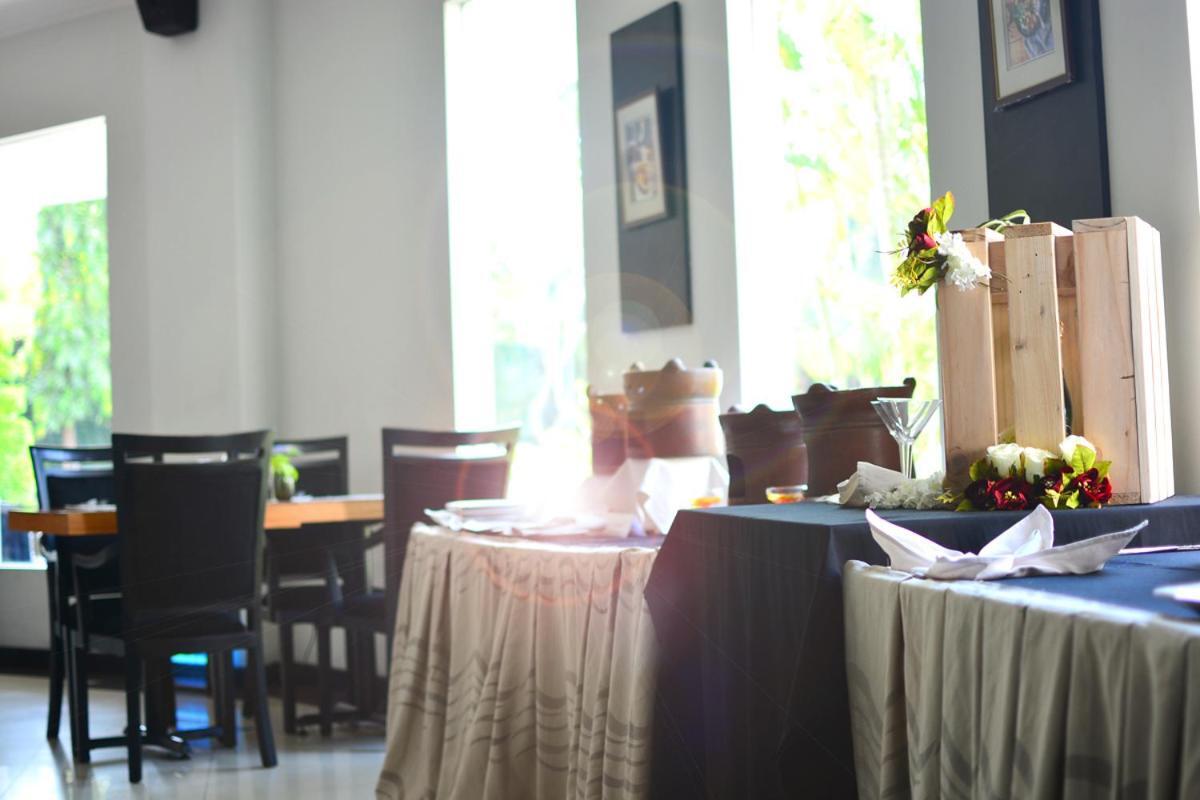 The Sun Hotel Sidoarjo Exterior photo