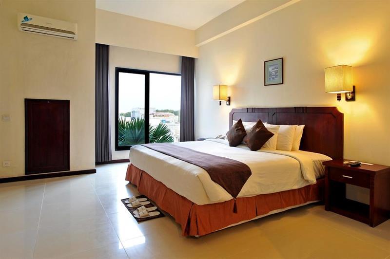 The Sun Hotel Sidoarjo Exterior photo